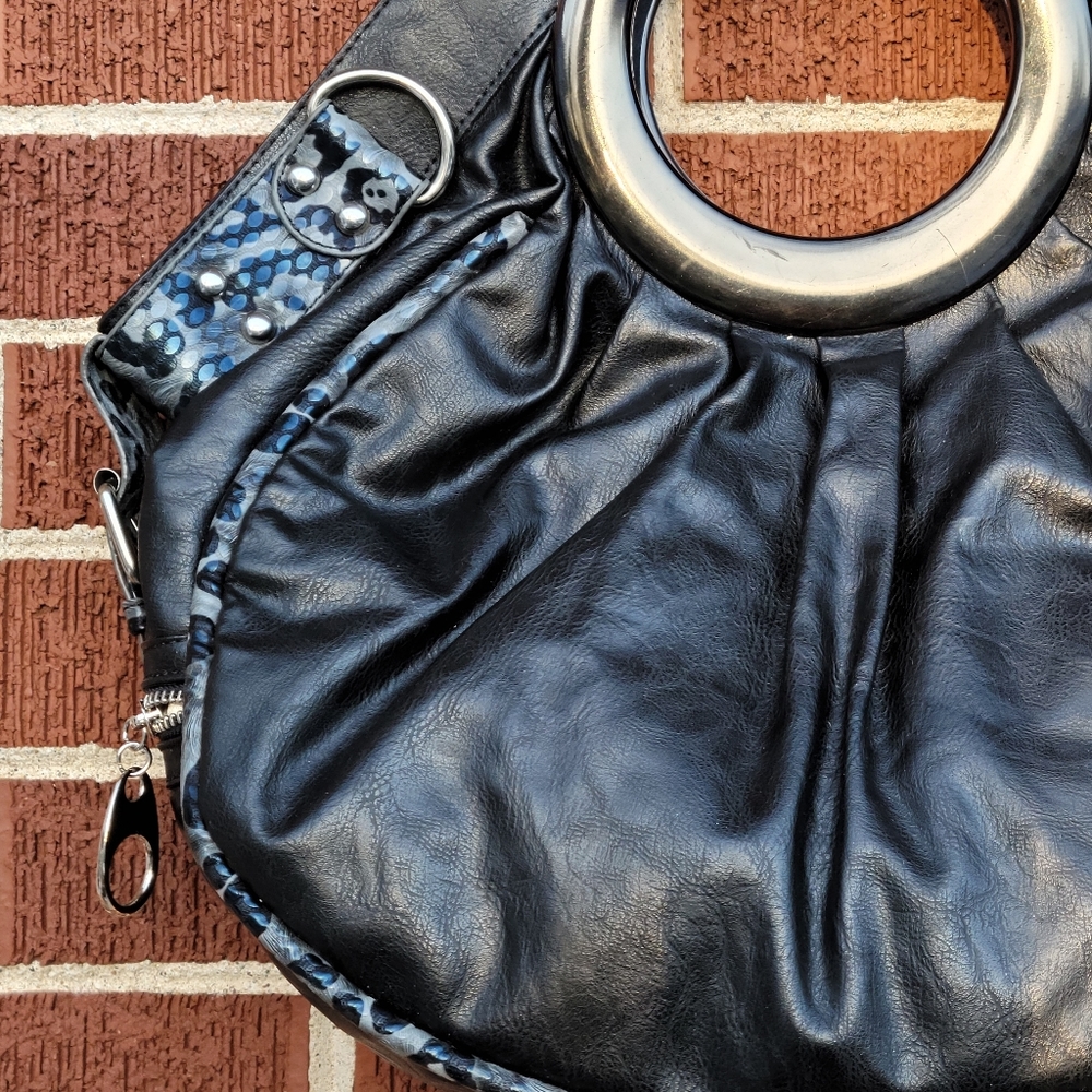 Circle hard handle bag